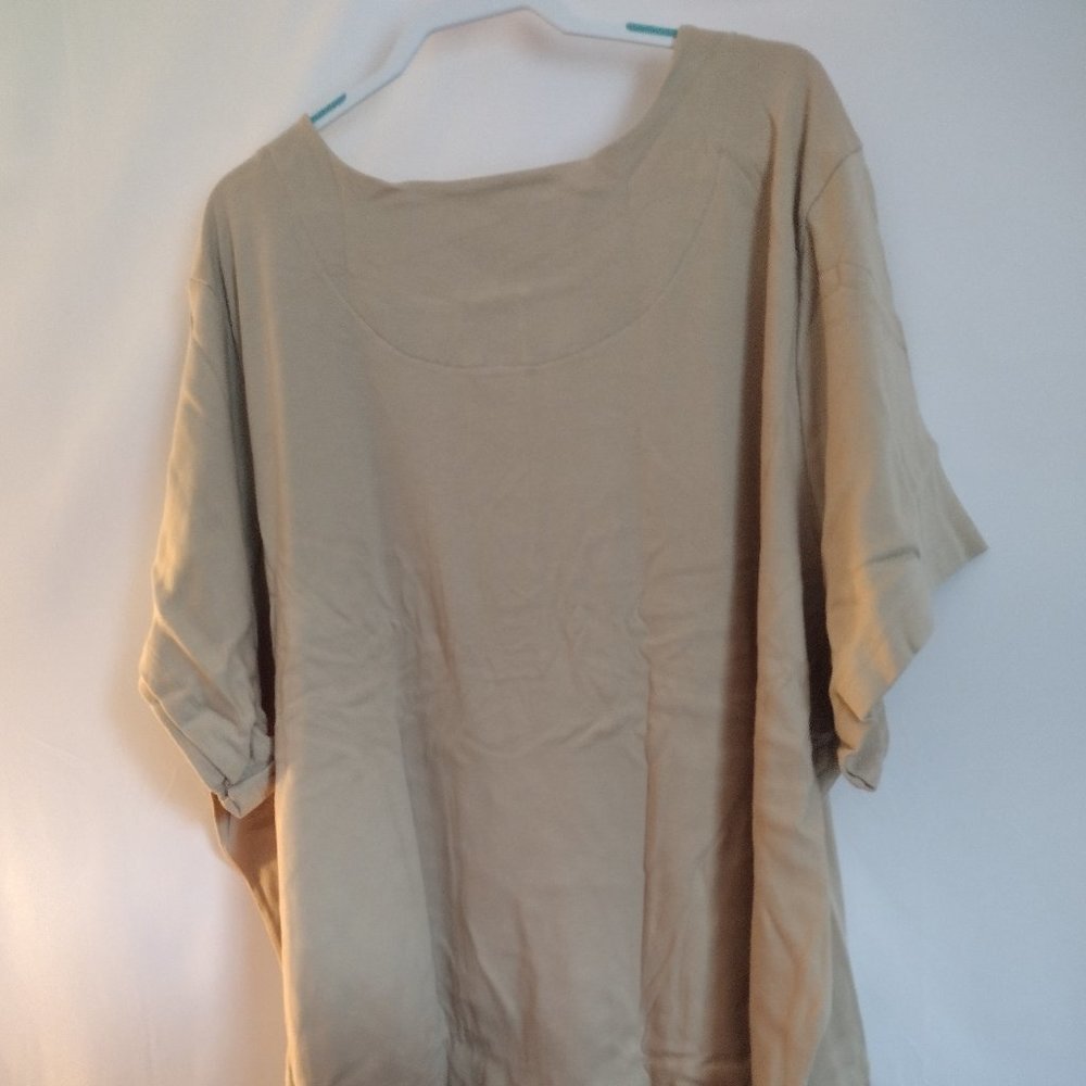 women Plus size tshirt - Picture 3 of 4